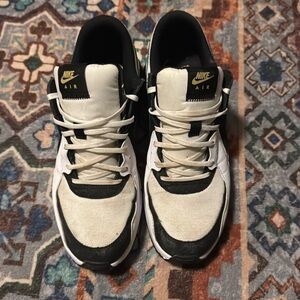 Men’s Nike Max Excee 
Size 10.5
White, green, and black